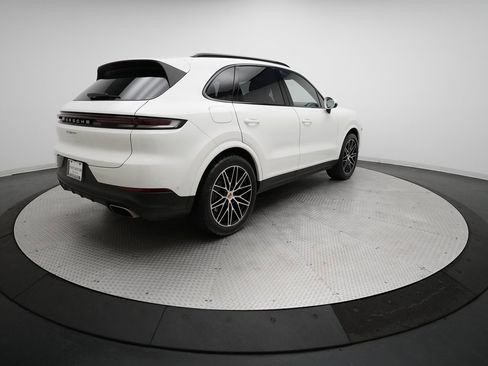 Used 2024 Porsche Cayenne image 16