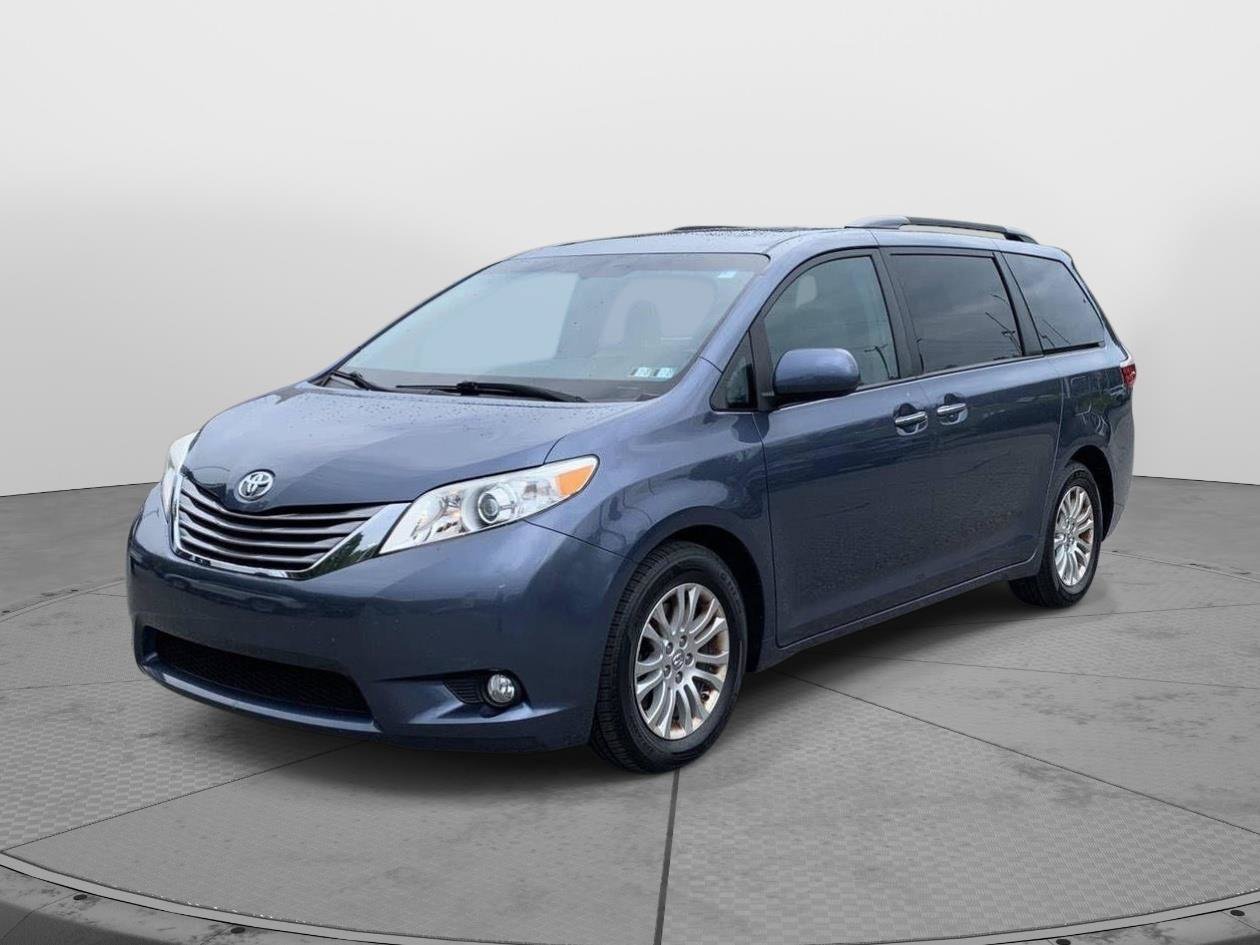 Used 2017 Toyota Sienna XLE Premium FWD image 7
