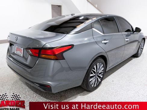 Used 2024 Nissan Altima 2.5 SV FWD image 5