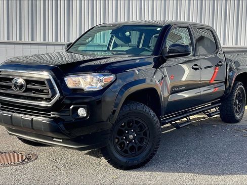 Used 2022 Toyota Tacoma SR5 image 2