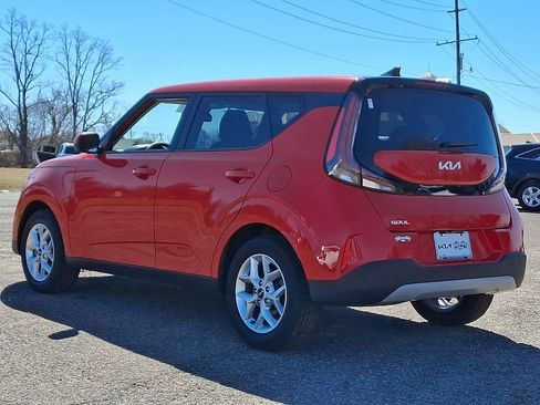 Used 2023 Kia Soul LX w/ LX Technology Package FWD image 5