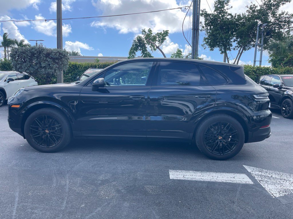 Used 2025 Porsche Cayenne w/ Premium Package Plus AWD/4WD image 3
