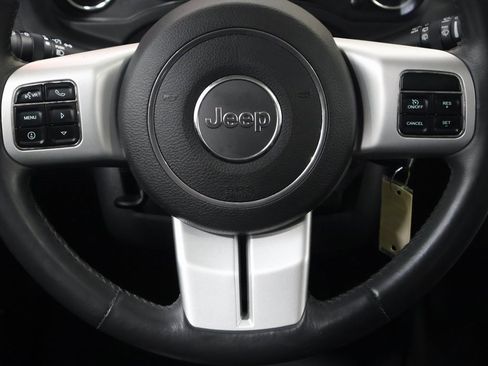 Used 2014 Jeep Compass Latitude w/ Sun/Sound Group image 17