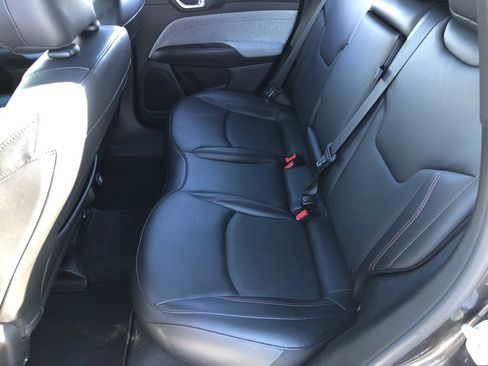 Used 2023 Jeep Compass Latitude image 22