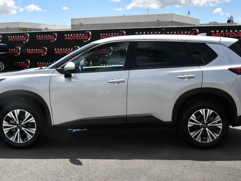 Used 2022 Nissan Rogue SV AWD/4WD image 4