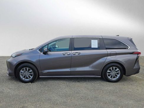 Used 2021 Toyota Sienna XLE AWD/4WD image 5