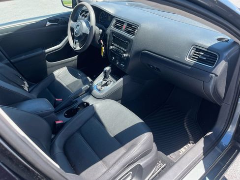 Used 2011 Volkswagen Jetta SE FWD image 11