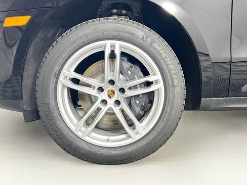 New 2026 Porsche Macan image 32