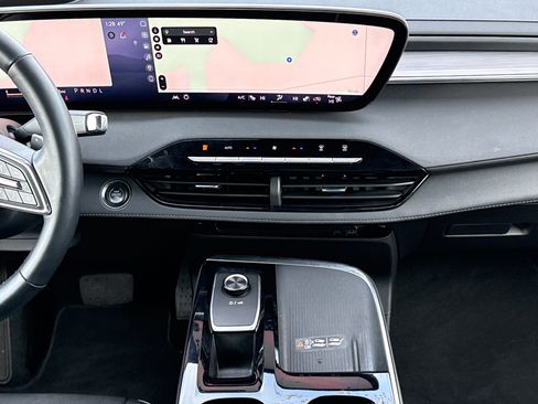 Certified 2025 Buick Enclave Preferred image 29