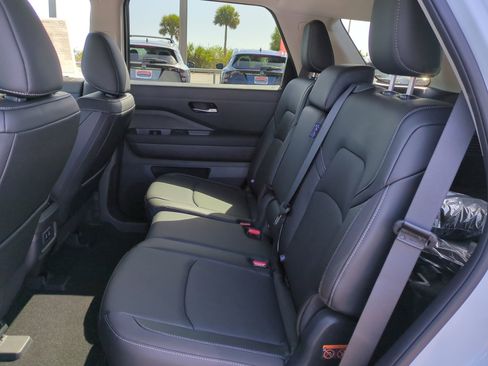 New 2026 Nissan Pathfinder SL FWD image 14