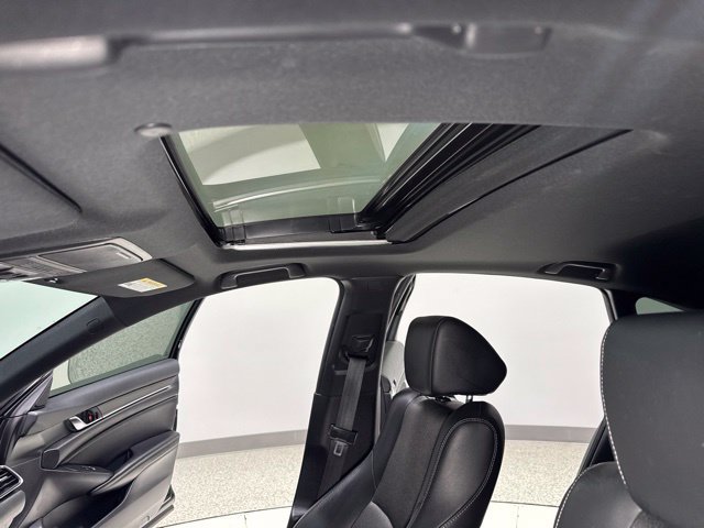 Used 2022 Honda Accord Sport image 2
