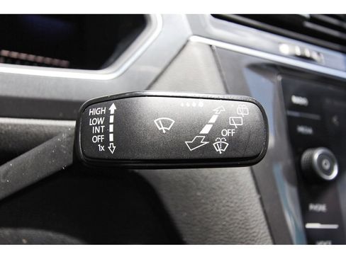 Used 2022 Volkswagen Tiguan SE AWD/4WD image 19