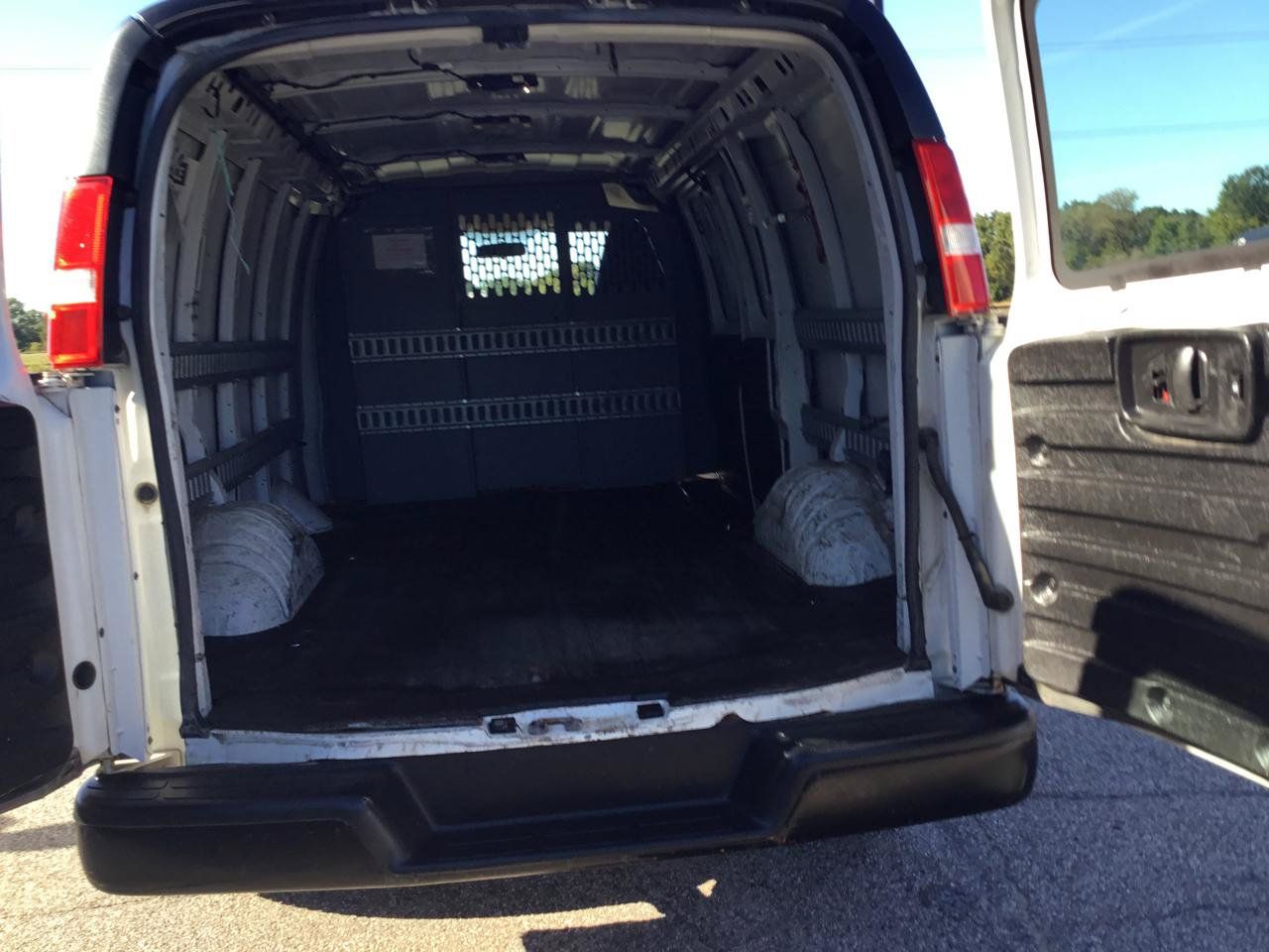 Used 2020 Chevrolet Express 2500 RWD image 19