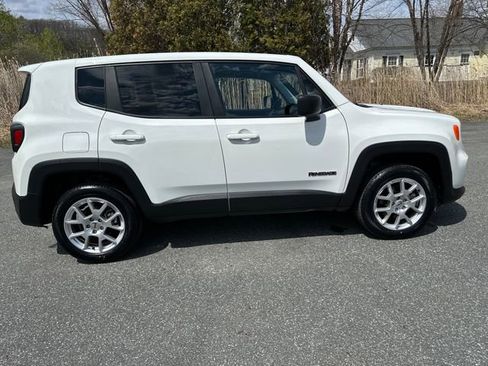 Used 2023 Jeep Renegade Latitude AWD/4WD image 6