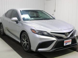 Used 2022 Toyota Camry SE image 1