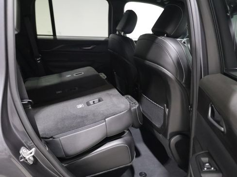Used 2023 Jeep Grand Cherokee Altitude AWD/4WD image 21