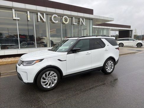 Used 2025 Land Rover Discovery S image 1