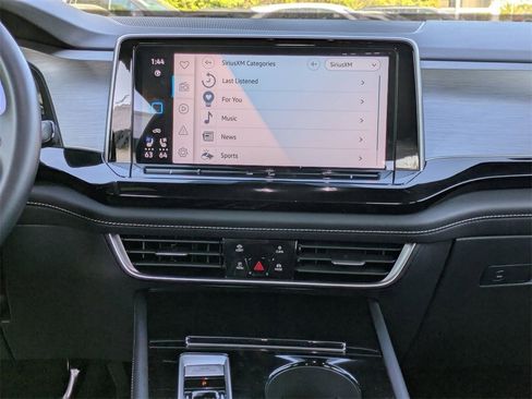 Used 2025 Volkswagen Atlas Cross Sport SE image 10