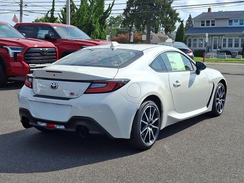 New 2025 Toyota GR86 image 4