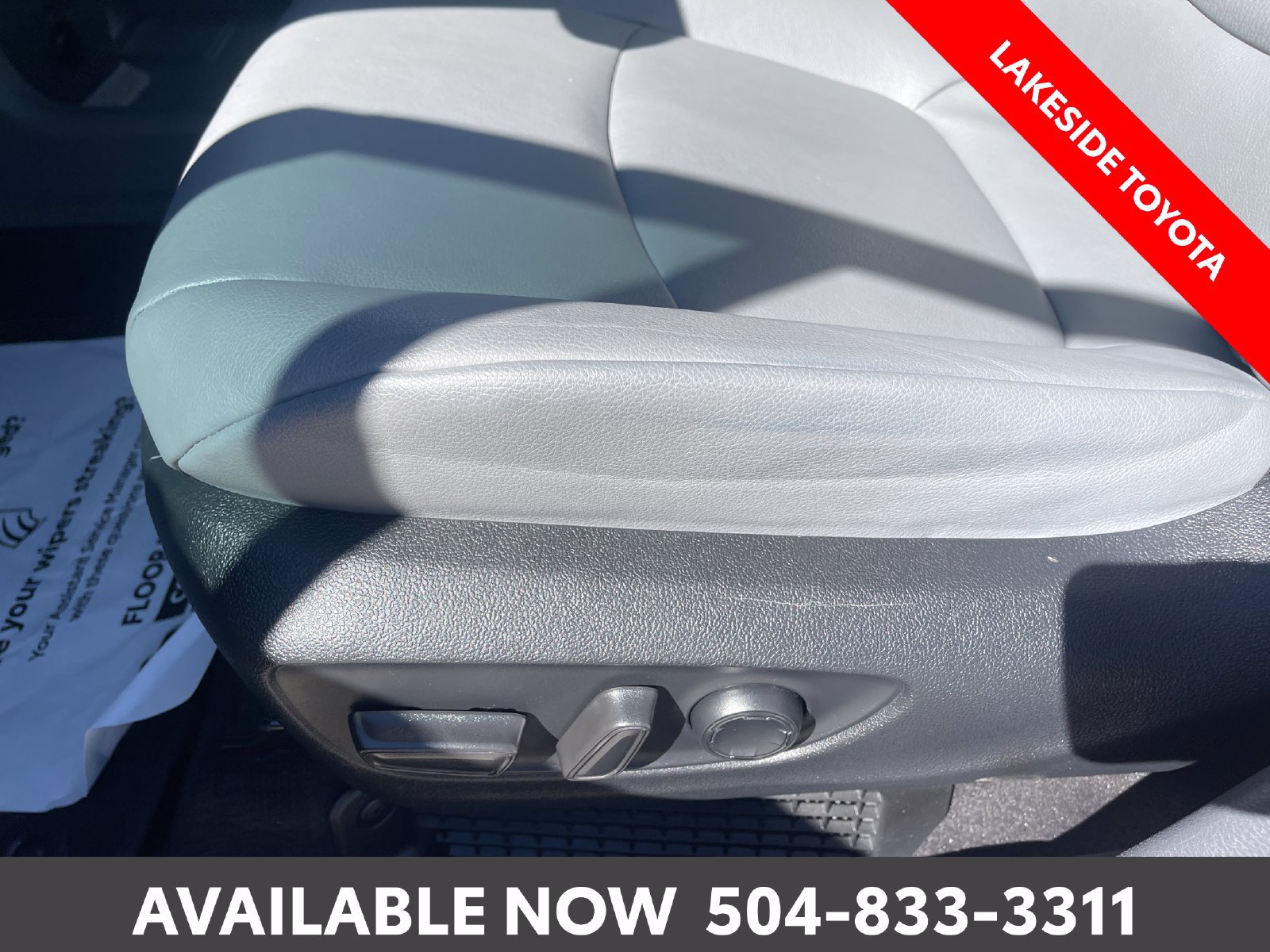 Used 2023 Toyota Sienna XLE FWD image 28