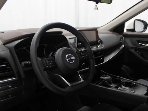 Used 2023 Nissan Rogue SV FWD image 13