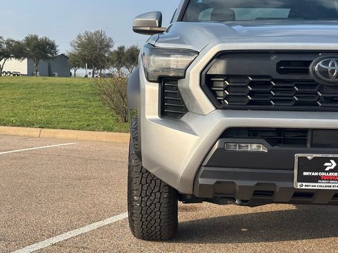 Used 2025 Toyota Tacoma TRD Off-Road image 4
