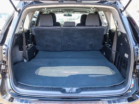 Used 2015 Toyota Highlander LE FWD image 25
