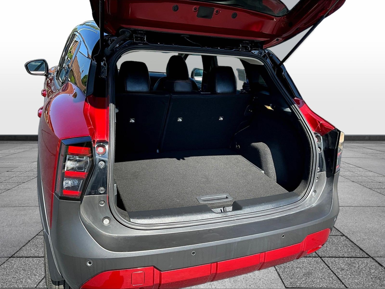 Certified 2025 Nissan Kicks SR FWD image 9