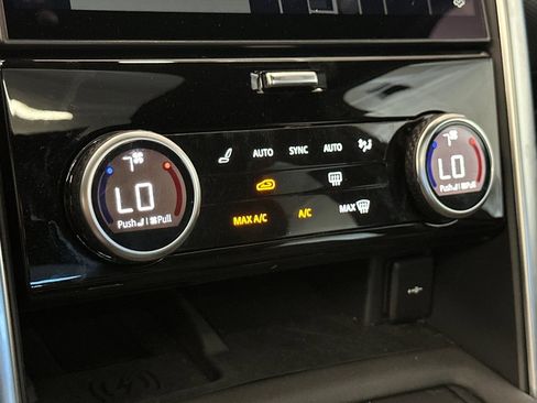 Used 2023 Land Rover Discovery S R-Dynamic image 23