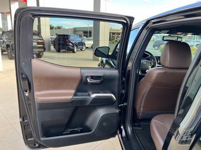 Used 2017 Toyota Tacoma Limited w/ Tow Package AWD/4WD image 30