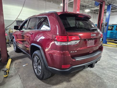 Used 2020 Jeep Grand Cherokee Laredo w/ 18" Wheel & 8.4" Radio Group AWD/4WD image 17