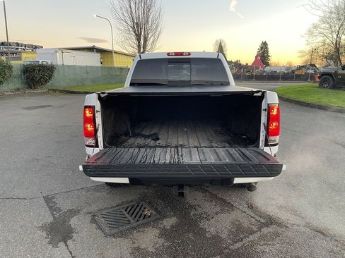 Used 2010 GMC Sierra 1500 Denali image 4