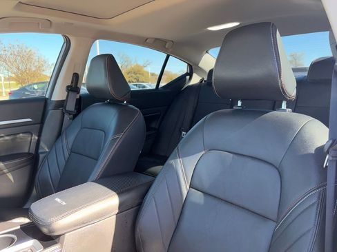 Used 2024 Nissan Altima 2.0 SR image 10