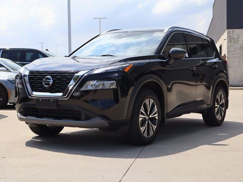 Used 2021 Nissan Rogue SV w/ Premium Package FWD image 2