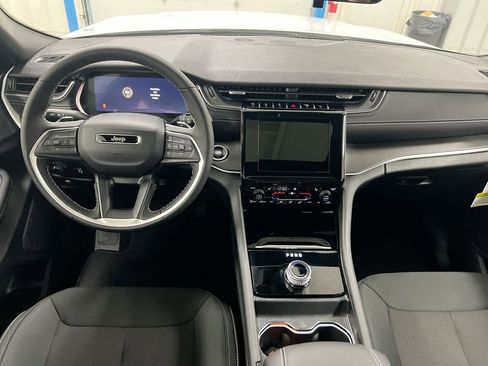 New 2026 Jeep Grand Cherokee L Laredo image 10