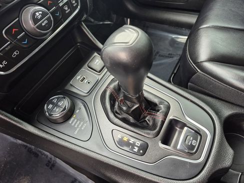 Used 2019 Jeep Cherokee Trailhawk w/ Cold Weather Group image 24