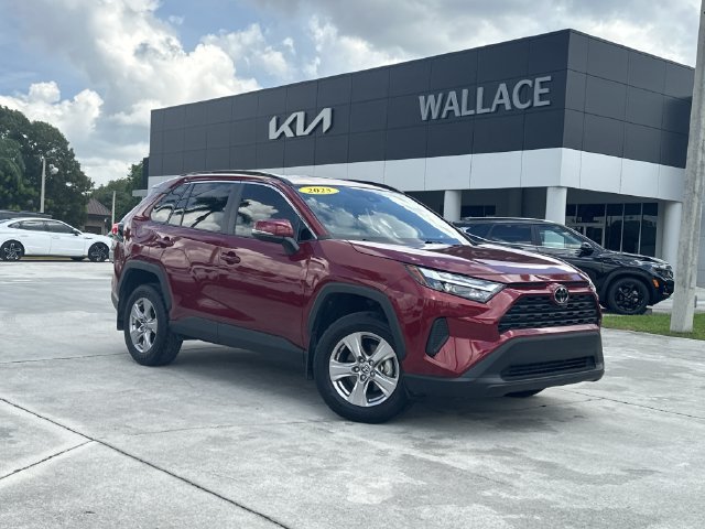 Used 2025 Toyota RAV4 XLE FWD image 1