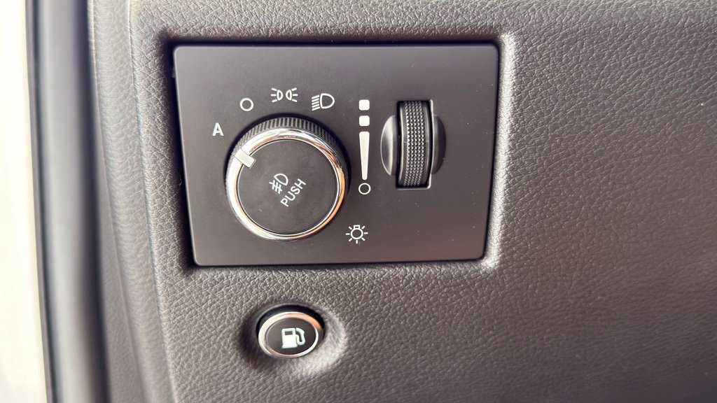Used 2018 Jeep Grand Cherokee Altitude AWD/4WD image 12