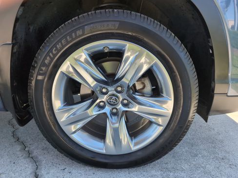 Used 2019 Toyota Highlander Limited w/ Carpet Mat Package (TMS) image 13