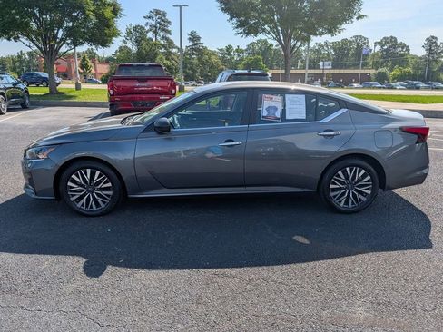 Used 2025 Nissan Altima 2.5 SV FWD image 5