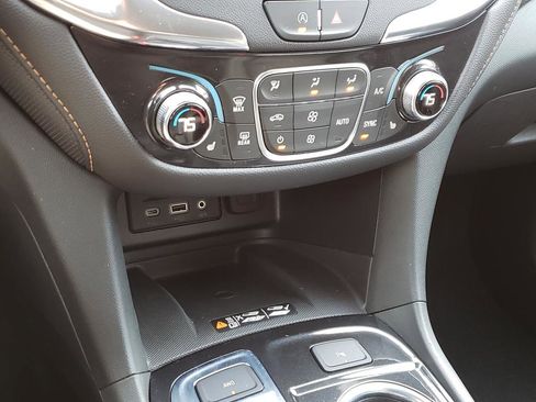 Used 2022 Chevrolet Equinox Premier w/ LPO, Floor Liner Package image 24