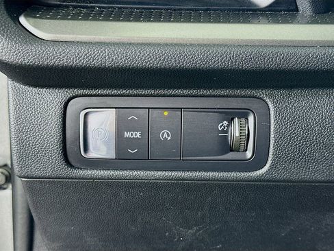 Used 2025 Chevrolet Traverse LT image 21