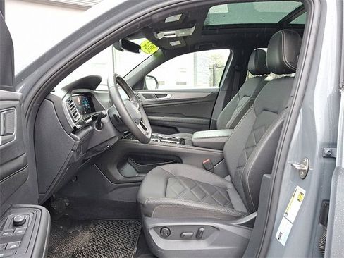 Used 2024 Volkswagen Atlas Cross Sport SE w/ Panoramic Sunroof Package image 13