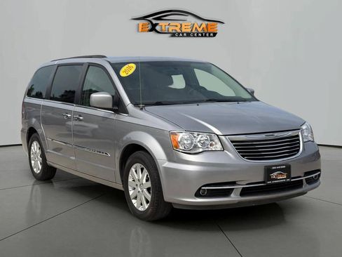 Used 2016 Chrysler Town & Country Touring w/ Driver Convenience Group FWD image 10