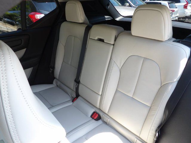 Used 2019 Volvo XC40 T5 Momentum AWD/4WD image 25