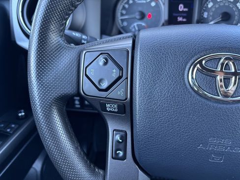 Used 2018 Toyota Tacoma TRD Off-Road w/ Technology Package AWD/4WD image 15
