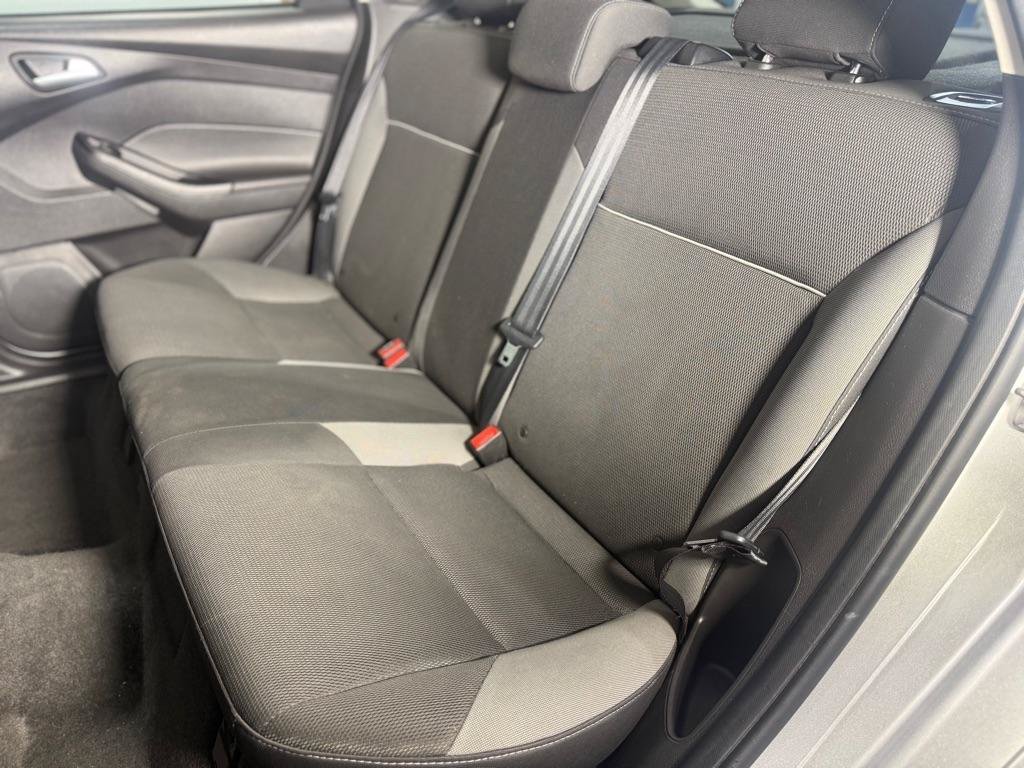 Used 2012 Ford Focus SE FWD image 24