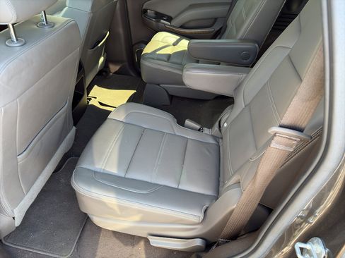 Used 2020 GMC Yukon Denali w/ Denali Premium Package image 4