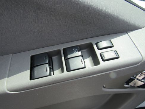 Used 2019 Nissan Frontier SV image 9