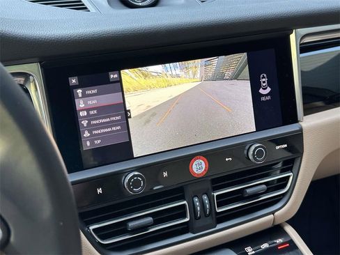 Used 2025 Porsche Macan image 26
